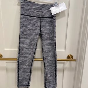 Ultimate Linear Lines Capri Athlete XXXS leggings